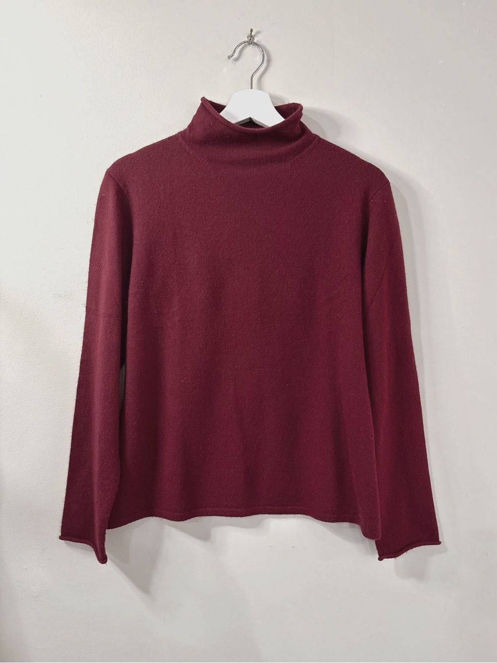 Lord & Taylor Burgundy 2 Ply Cashmere Rolled Neck Sleeves Women M Quiet Luxury